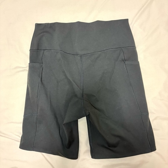 EXTRA STRETCH Uniqlo AIRism Biking Shorts with Pockets Women’s M - Picture 7 of 7